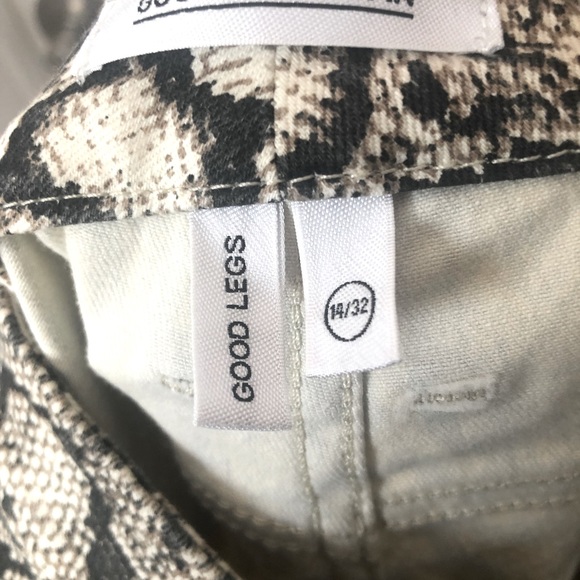 Good American pants. Snakeskin pattern fabric. Size 32/14 - Picture 2 of 3